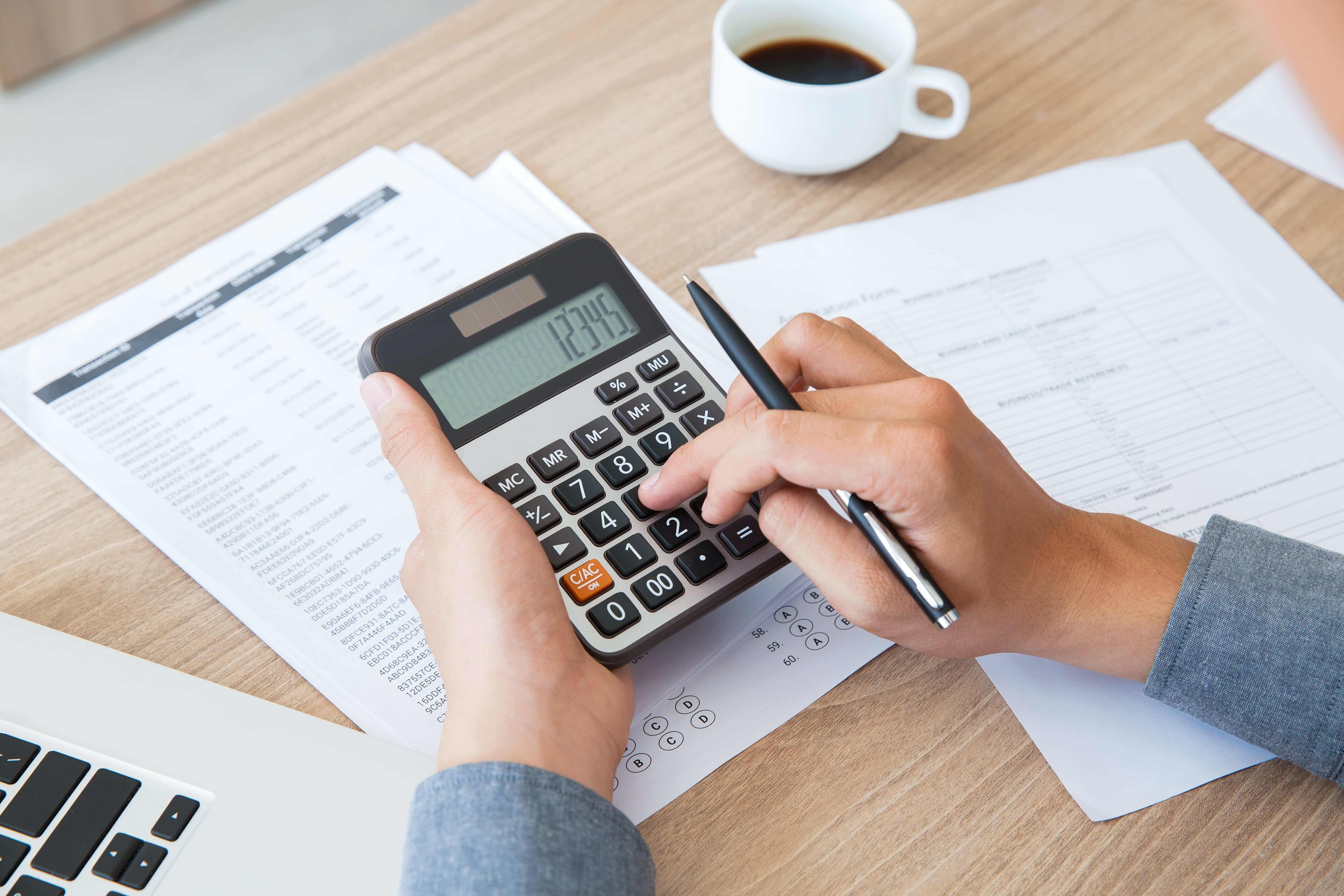 ¿Cómo solicitar tu reembolso de impuestos (tax refund) y qué hacer con él?