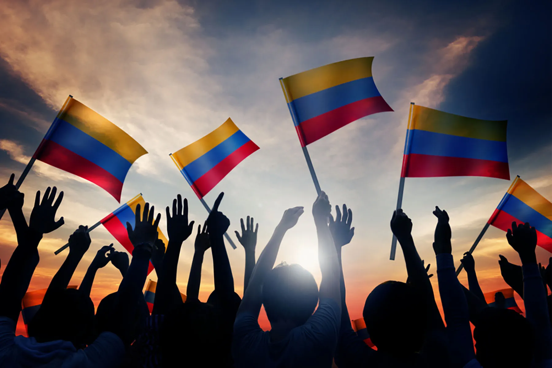 Colombianos celebrando el 20 de julio